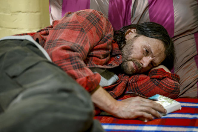 Pierwsza miłość, odcinek 4190: Szanse Pawła na przeżycie w więzieniu maleją, a prokurator żąda łapówki, na którą Artura nie stać