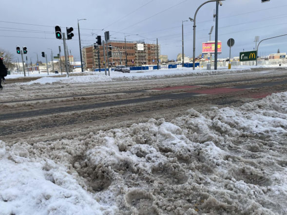 Zima sparaliżowała ruch w Olsztynie. "Samochód się ślizgał, bokiem latałyśmy"