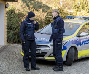 Policjantki i Policjanci, odcinek 1387: makabryczne odkrycie w busie prowadzi policjantów na plan horroru, gdzie fikcja miesza się z przerażającą rzeczywistością