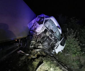 Wypadek na DK94 w Dąbrowie Górniczej. Ciężarówka zderzyła się z traktorem. Wyglądało to dramatycznie [ZDJĘCIA]