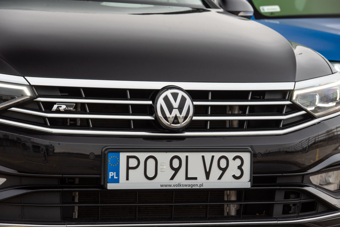 Volkswagen Passat Elegance vs Skoda Superb Sportline