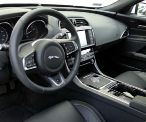 Jaguar XE 2.0 T R-Sport