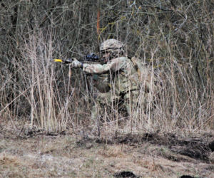 Brytyjscy żołnierze, ćwiczenia na poligonie
