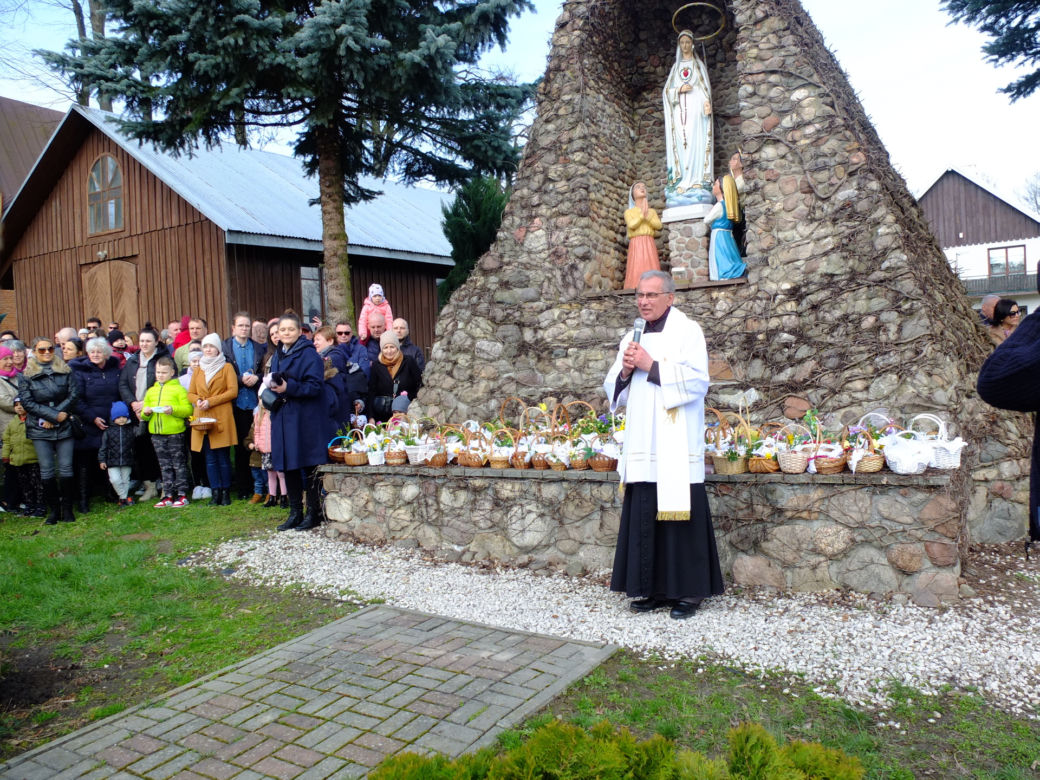 Przyjechali konno ze święconkami 