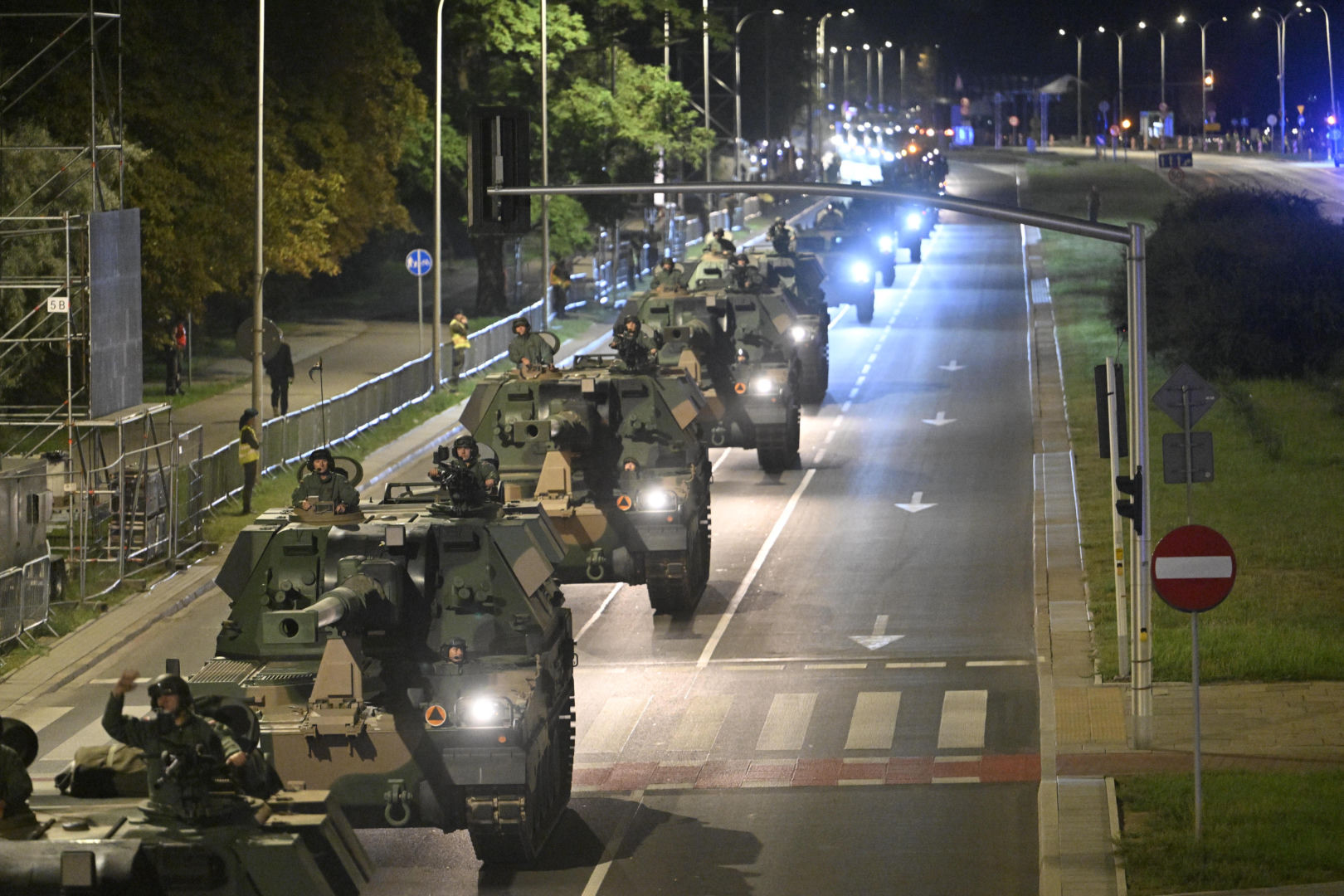 Nocna próba defilady wojskowej w Warszawie 2