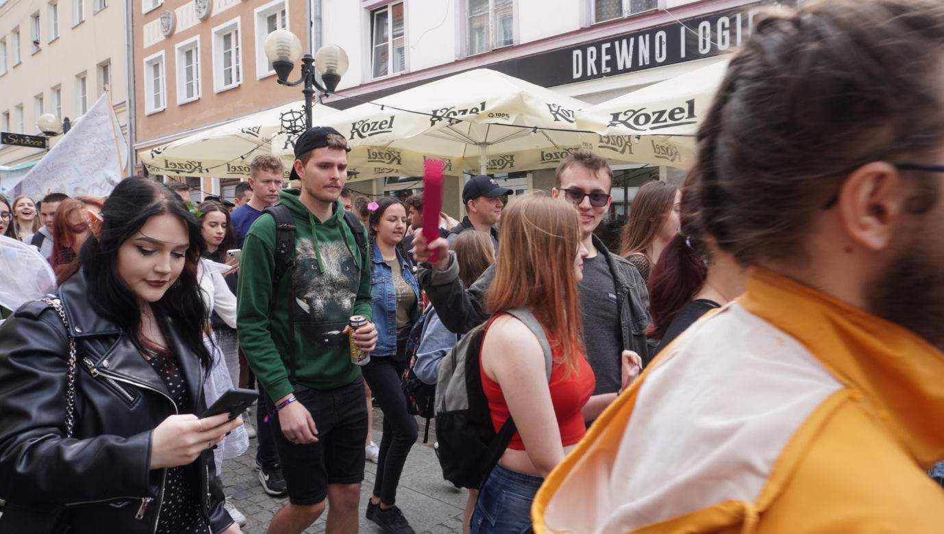 Kortowiada 2024. Parada Wydziałów przeszła ulicami miasta. Studenci tłumnie wzięli udział w imprezie