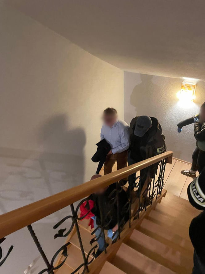 Policja rozbiła grupę handlującą lekami opioidowymi. Cztery młode kobiety nie żyją. Wśród zatrzymanych jest lekarz