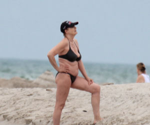 Boska Szapołowska, aktorka na plaży