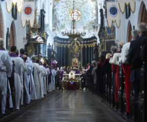 RELACJA NA ŻYWO - POGRZEB ABP. GOCŁOWSKIEGO.