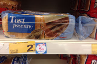 Ostry drut w kanapce czterolatka. Auchan wycofuje produkt