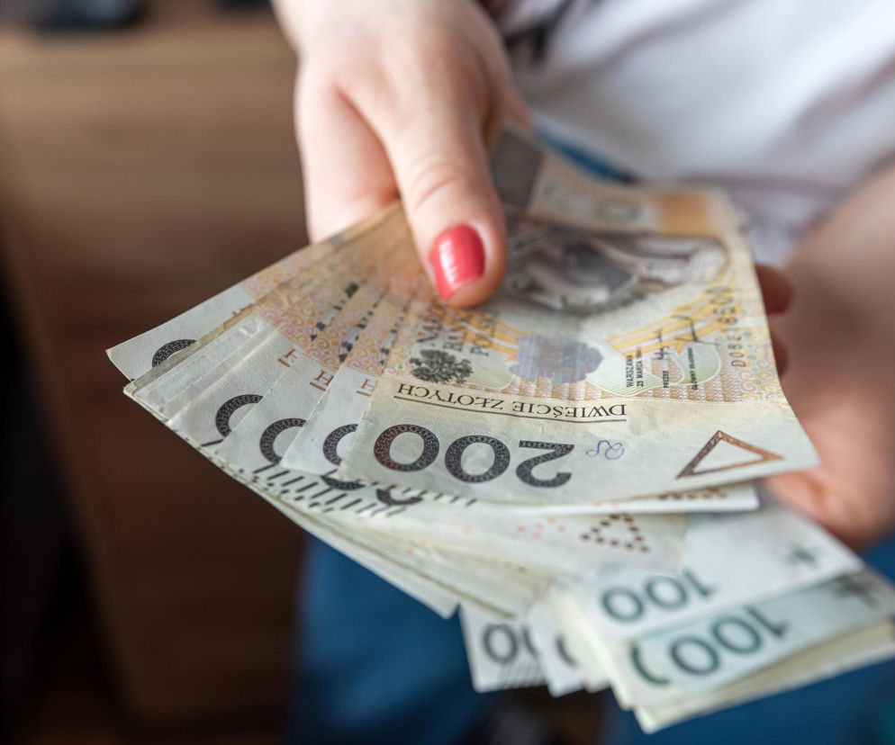 Dorabiasz na urlopie wychowawczym? Możesz stracić 400 zł, ale nie zawsze