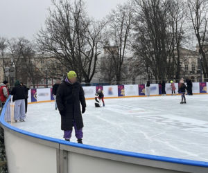Lodowisko wróciło do centrum Lublina. Plac Litewski znów pełen łyżwiarz