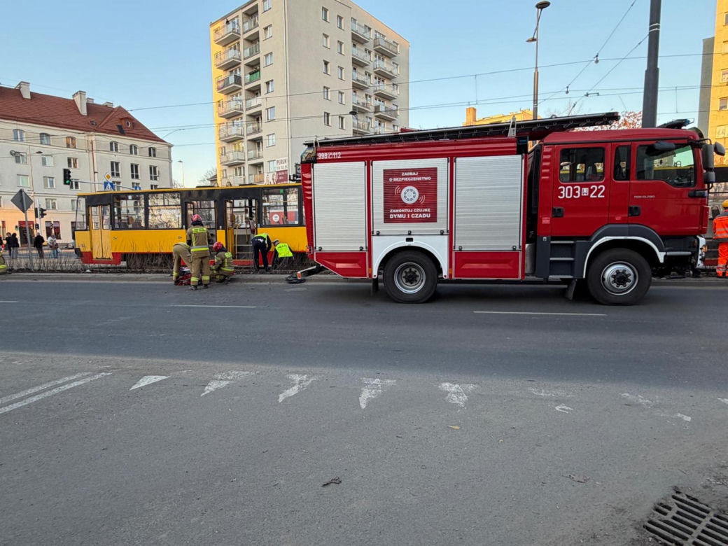 Warszawa. Potrącenie pieszego na torowisku