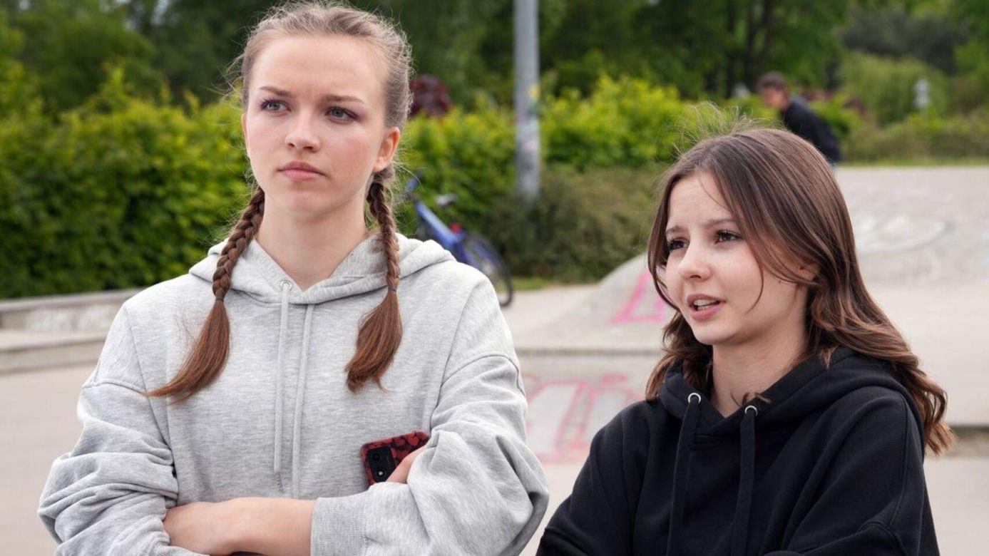 Barwy szczęścia odc. 3255. Ewa (Gabriela Ziembicka), Ewelina (Amelia Listwoń)
