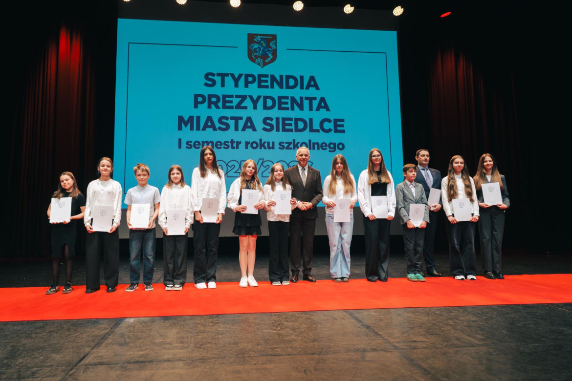 Najzdolniejsi uczniowie odebrali stypendia Prezydenta Miasta Siedlce