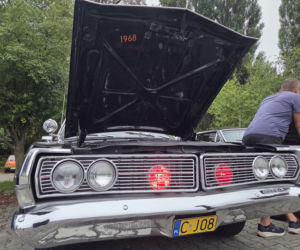 Prawdziwe motoryzacyjne perełki pod Torbydem! Bydgoskie Klasyki Nocą znów zachwyciły