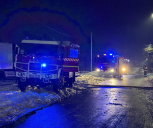 Duży pożar hali pod Warszawą