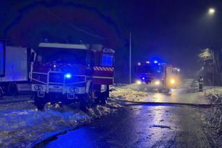 Duży pożar hali pod Warszawą