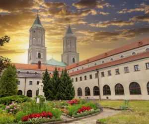 Atak nożownika w klasztorze sióstr benedyktynek! Jedna osoba nie żyje, są ranni