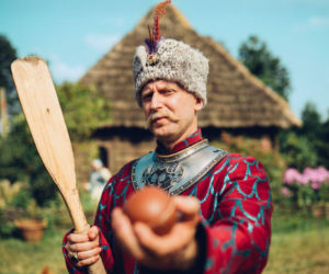 Tak naprawdę wyglądają gwiazdy 1670. W serialu charakteryzacja robi cuda