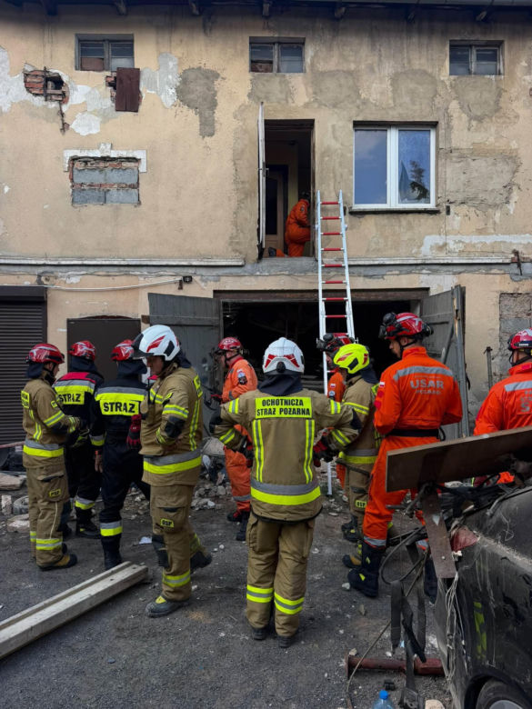 Dramat na Dolnym Śląsku! Ciężarówka wbiła się w budynek mieszkalny. Trwa akcja ratunkowa