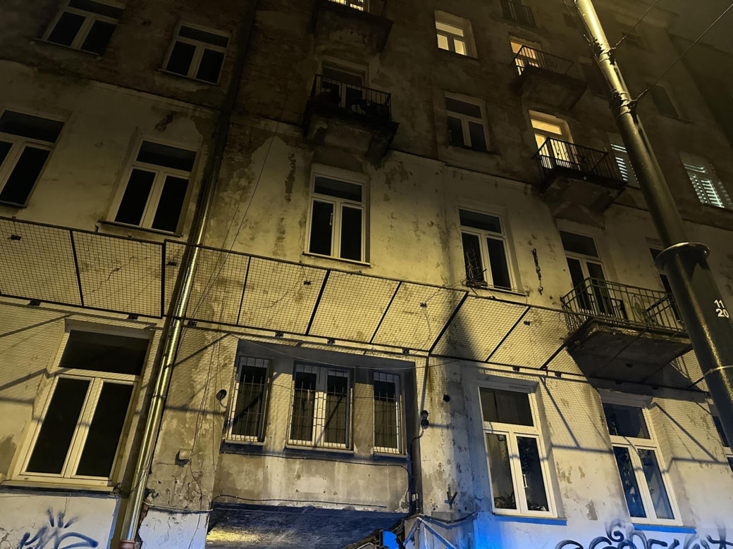 Brutalny atak na Pradze. Uderzył kobietę młotkiem w głowę
