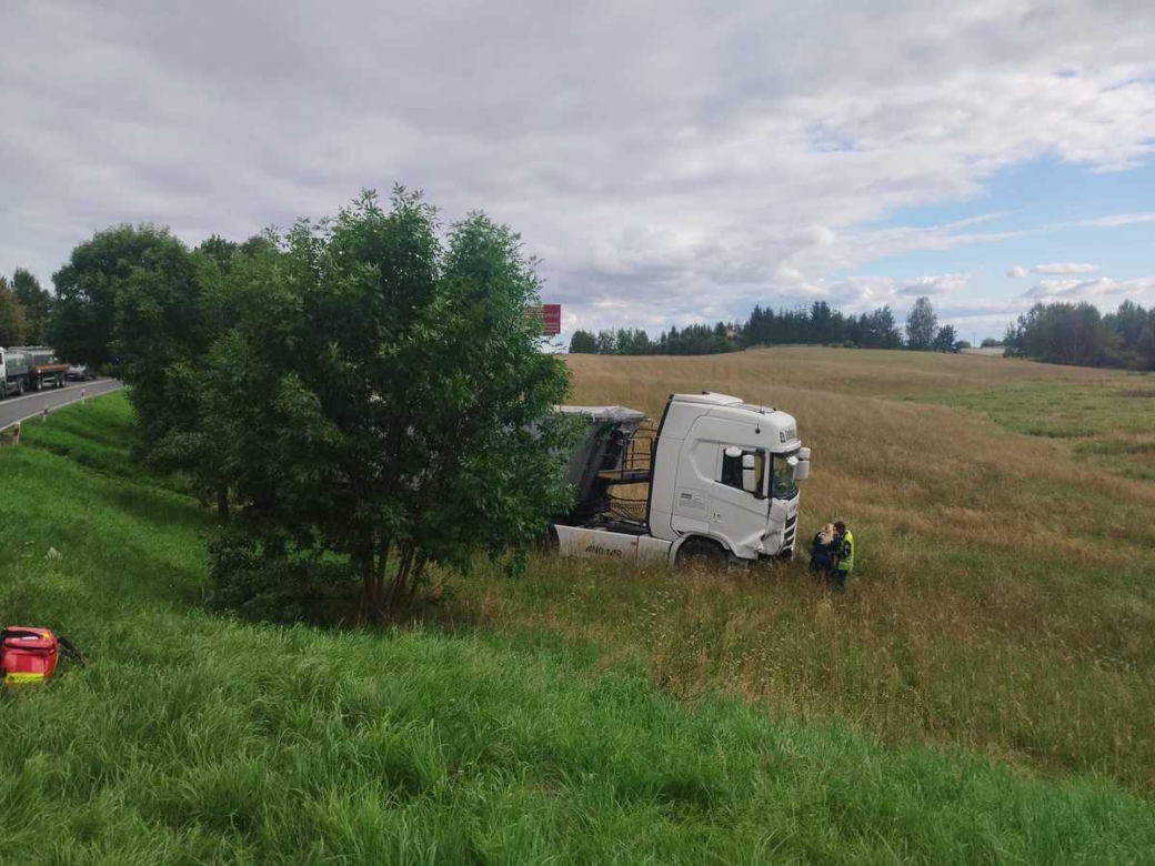 Tragedia pod Olsztynem. Osobówką jechała czteroosobowa rodzina. Ojciec i syn nie żyją