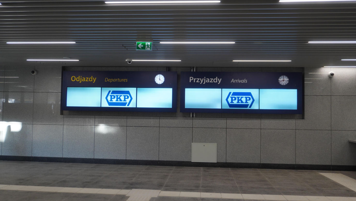 Tak wygląda nowy dworzec w środku. Kasy już otwarte, ale niektórzy mogą się zgubić