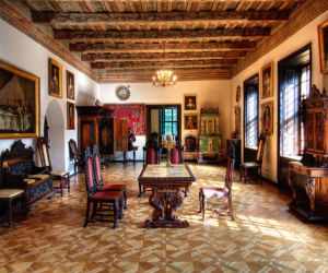 Wnętrze barokowe. Sala zamku w Oporowie