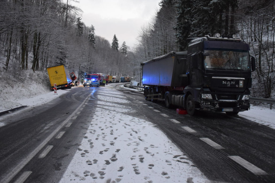 Kolizja w okolicach Dębowiny. Zablokowana DK8
