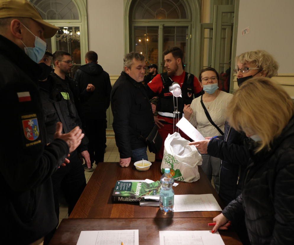 Pierwsza fala uchodźców na dworcu w Przemyślu