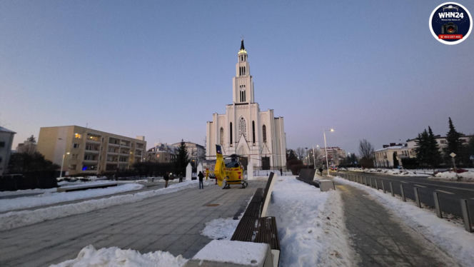 Śmigłowiec ratunkowy na placu Szembeka! Zderzenie samochodów, jeden z nich uderzył w kobietę i dziecko
