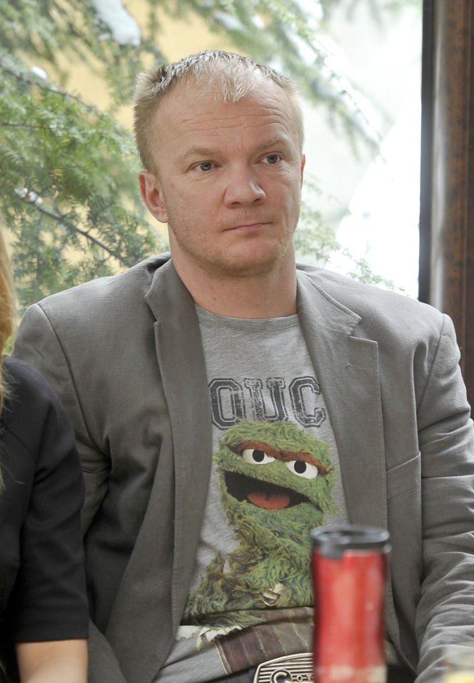 Tak zaczynał Eryk Lubos. Od dresiarza w Kiepskich do jednego z największych twardzieli polskiego kina