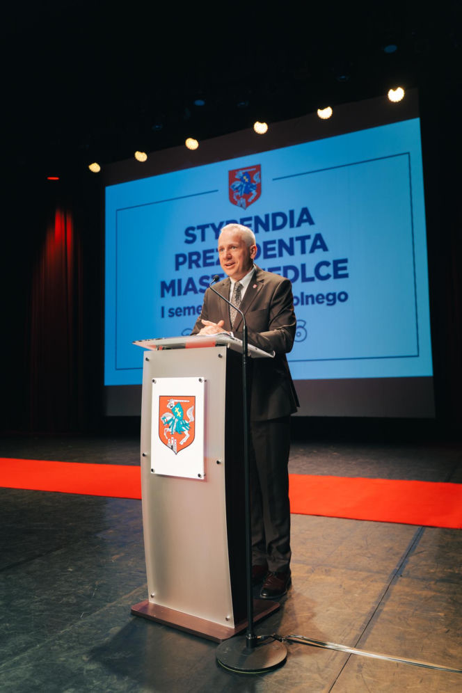 Najzdolniejsi uczniowie odebrali stypendia Prezydenta Miasta Siedlce
