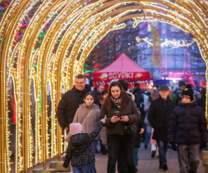 Manufaktura Świętego Mikołaja z Tomaszem Karolakiem w roli Świętego Mikołaja