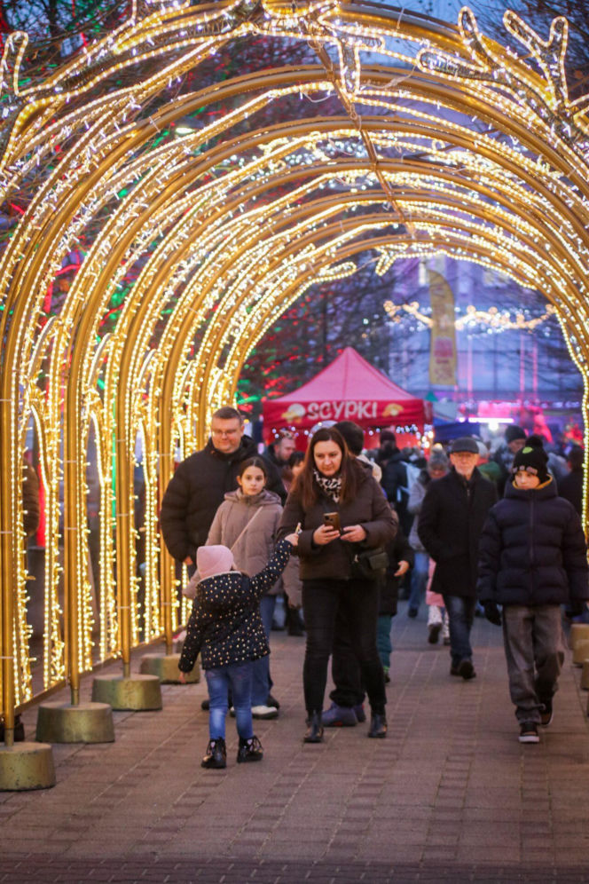 Manufaktura Świętego Mikołaja z Tomaszem Karolakiem w roli Świętego Mikołaja