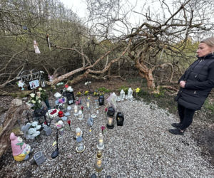 Rocznica tragedii zamieniła się w koszmar. Tajemniczy pakunek przerwał uroczystość