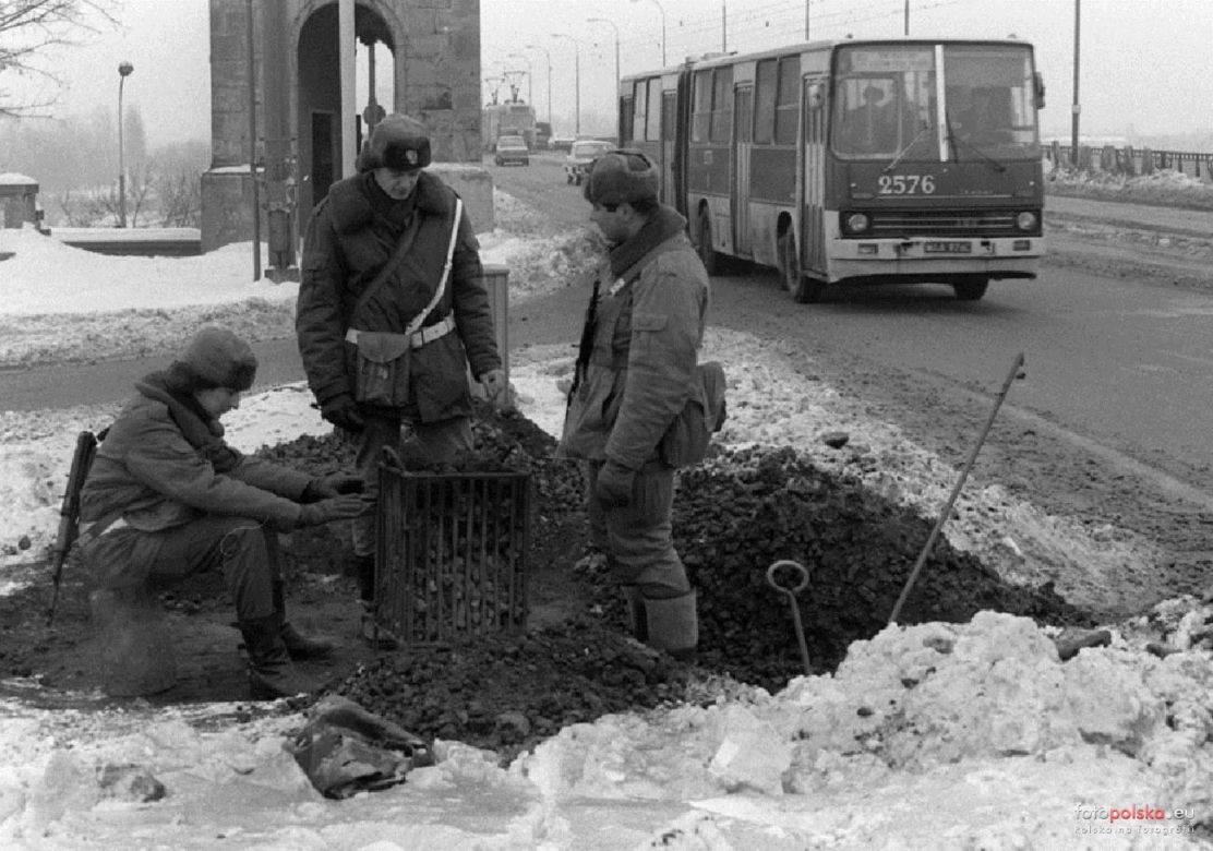 „Usłyszałem: Zostaw to gnoju i poczułem pałę na plecach”. 13 grudnia 1981 roku wprowadzono stan wojenny. Wspomnienia mieszkańców woj. lubelskiego