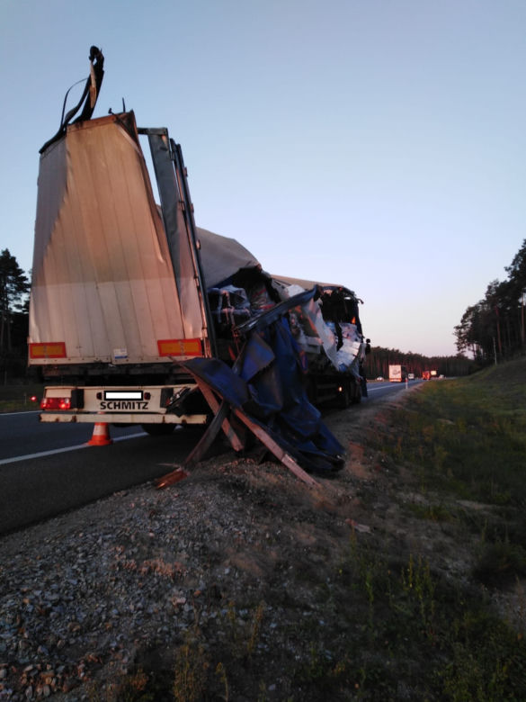 ZASNĄŁ za kierowcą i wjechał w barierki! GROŹNY wypadek na S8! [ZDJĘCIA] 