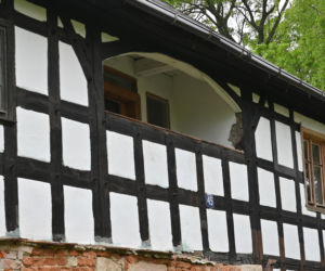 Przysłupowy dom w Twardocicach w czasie remontu