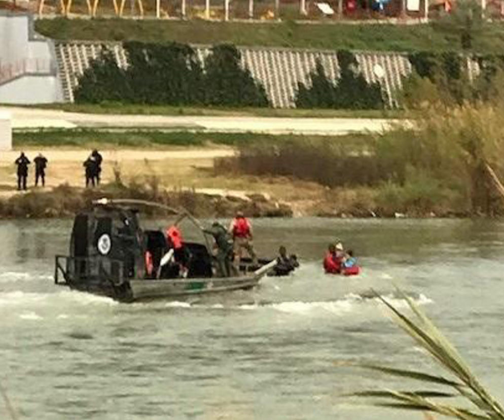 Wyłowili imigrantów z Rio Grande