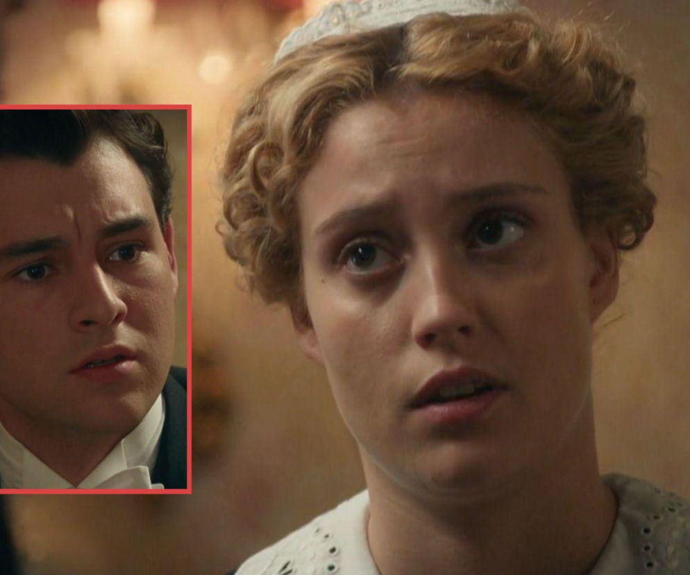 Zbliżenie na twarze Curro i Jany z serialu La Promesa, ukazujące ich zmartwione i zaskoczone miny po wstrząsającym wyznaniu chłopca. Jana ma blond, kręcone włosy i strój pokojówki. Więcej informacji o serialu znajdziesz na Super Seriale.