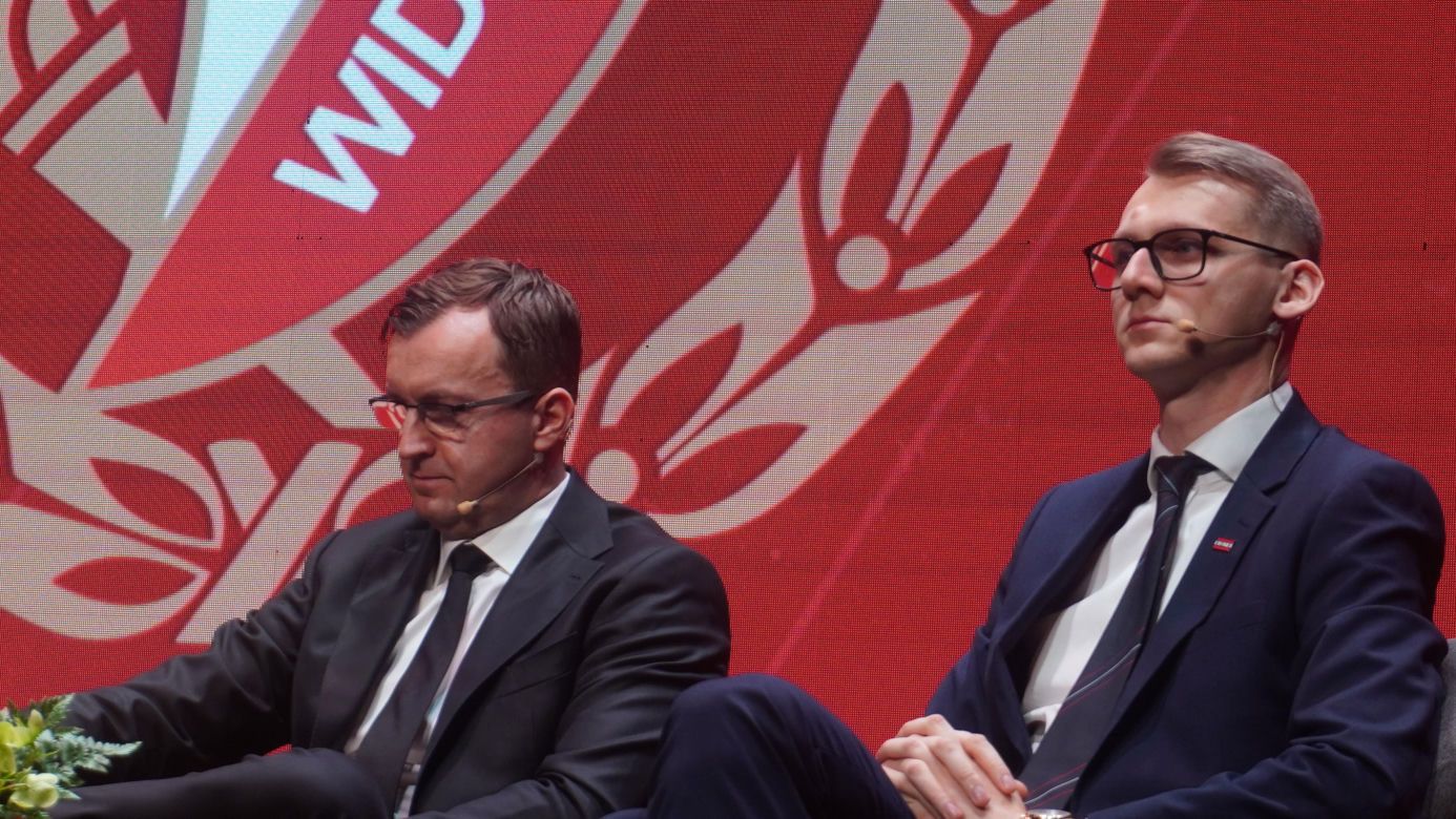 Wielki dzień w ponad 100-letniej historii Widzewa. Robert Dobrzycki oficjalnie nowym właścicielem klubu