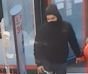 Seria kradzieży w drogerii w Dobrzejewicach koło Torunia. Rozpoznajesz sprawców?
