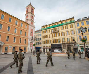 Francuscy żołnierze na ulicach Nicei