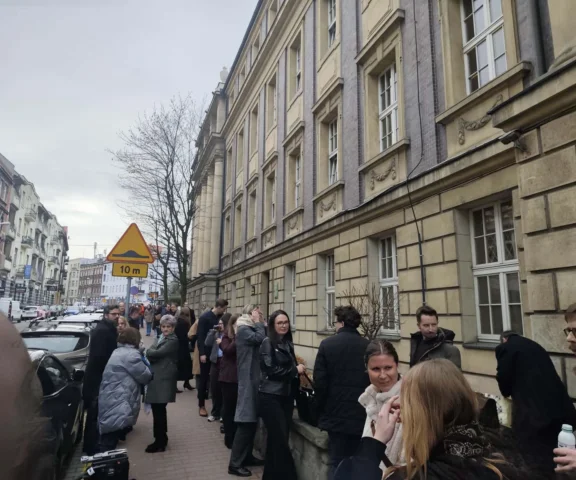 Alarm bombowy w katowickim sądzie. Ewakuacja
