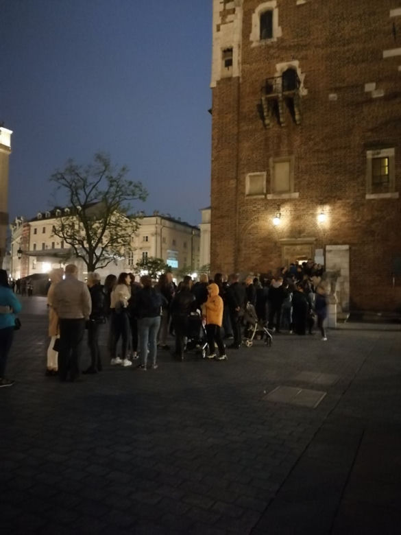 Za czym kolejka ta stoi? Tłumy krakowian na Nocy Muzeów 2023!