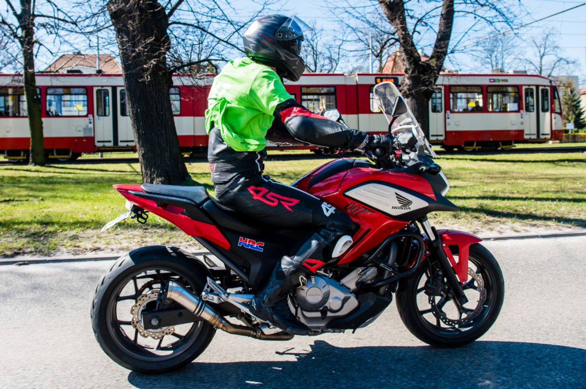Koronawirus w Trójmieście. Jeżdżą na motorach i pomagają seniorom