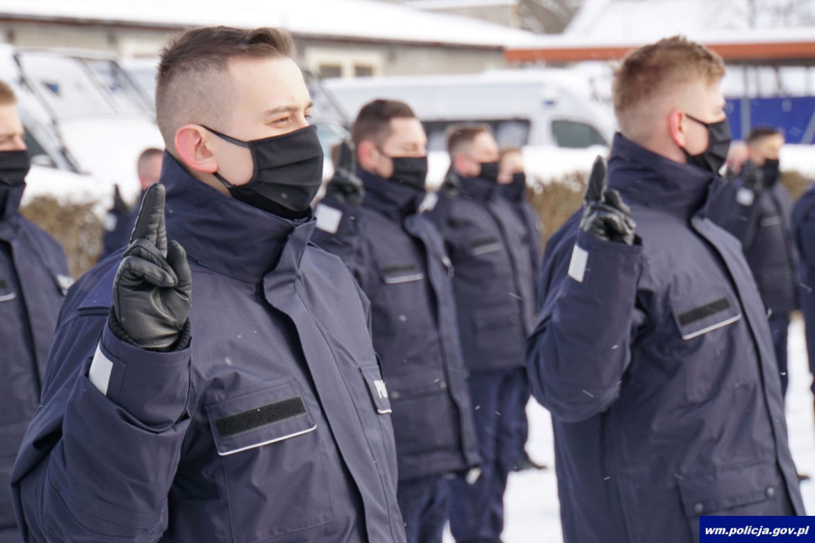 Nowi policjanci na Warmii i Mazurach. Ślubowało aż 80 funkcjonariuszy [ZDJĘCIA]