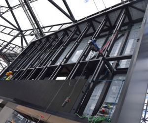 Montaż ekranów LED na szczecińskim stadionie